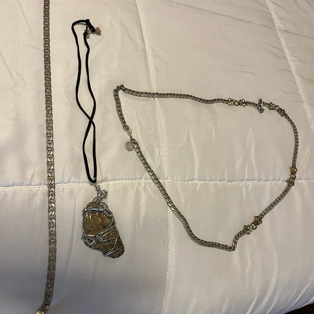 Women’s sterling filled in variable lengths18-20 inch made necklace in shell